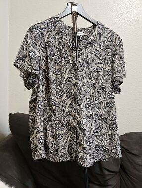 croft & barrow Black and Cream Paisley Short-Sleeve Blouse